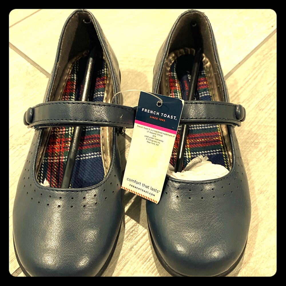NWT Girls navy maryjane Velcro strap shoes size 11